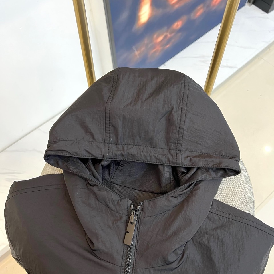 Bur巴宝莉、【高品质】2025秋冬新品双面夹棉夹克外套｜英伦格调 ▸ 双面纯黑设计：采用品牌专利防水面