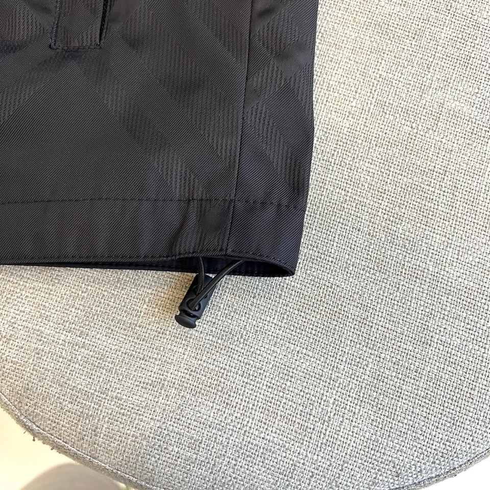 Bur巴宝莉、【高品质】2025秋冬新品双面夹棉夹克外套｜英伦格调 ▸ 双面纯黑设计：采用品牌专利防水面