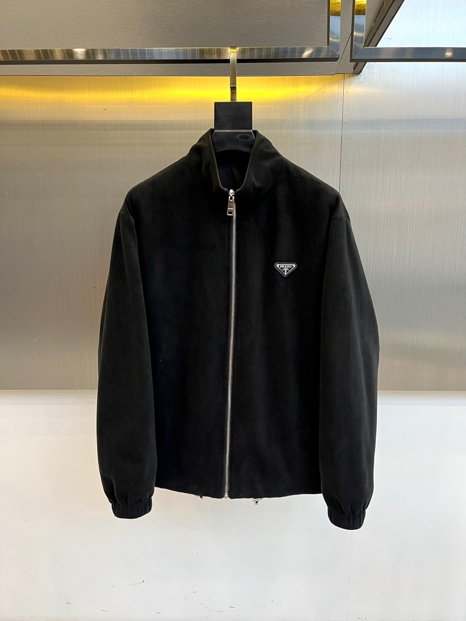 Prada普拉、【高品质】2025秋冬双面穿棉服，一衣双境，Prada 2025秋冬双面穿棉服，以颠覆性