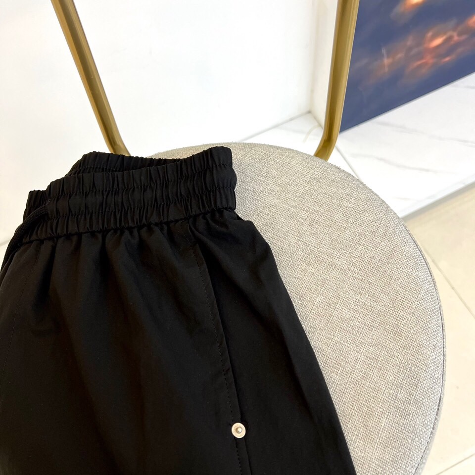 巴黎世家、25s春夏新品男士抽绳休闲工装裤，全新发布新款定制，细节一丝不苟，打造出了常青树的百看不腻以及