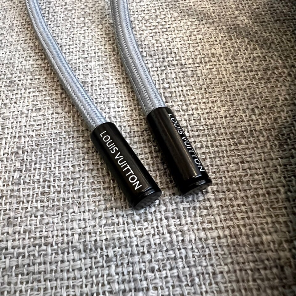 1v、25s春夏新品男士抽绳休闲刺绣运动卫裤，全新发布新款定制，细节一丝不苟，打造出了常青树的百看不腻以