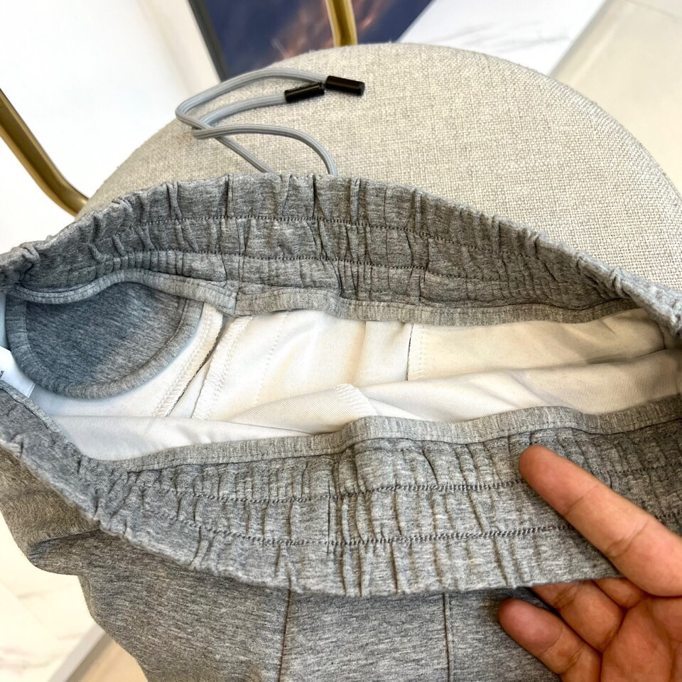 1v、25s春夏新品男士抽绳休闲刺绣运动卫裤，全新发布新款定制，细节一丝不苟，打造出了常青树的百看不腻以