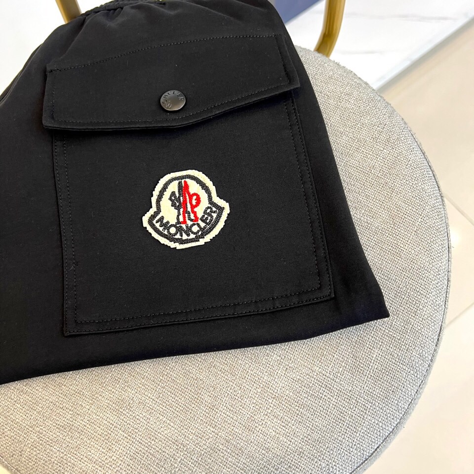 蒙口、25s春夏新品男士抽绳休闲刺绣运动卫裤，全新发布新款定制，细节一丝不苟，打造出了常青树的百看不腻以