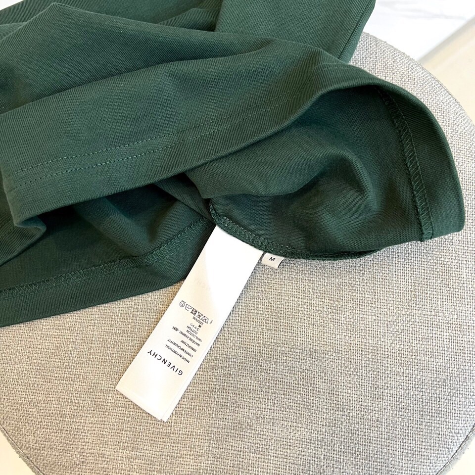 、纪梵希、纯棉套装、定制面料、100%纯棉、上身超然、偏大一码、尺码M-2XL（模特173-140斤上身