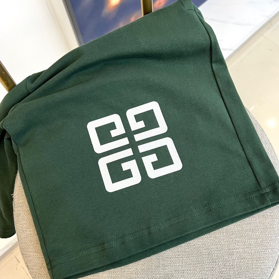 、纪梵希、纯棉套装、定制面料、100%纯棉、上身超然、偏大一码、尺码M-2XL（模特173-140斤上身