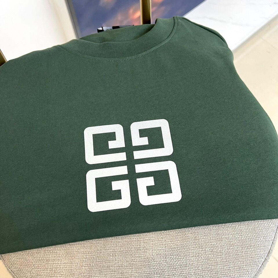 、纪梵希、纯棉套装、定制面料、100%纯棉、上身超然、偏大一码、尺码M-2XL（模特173-140斤上身