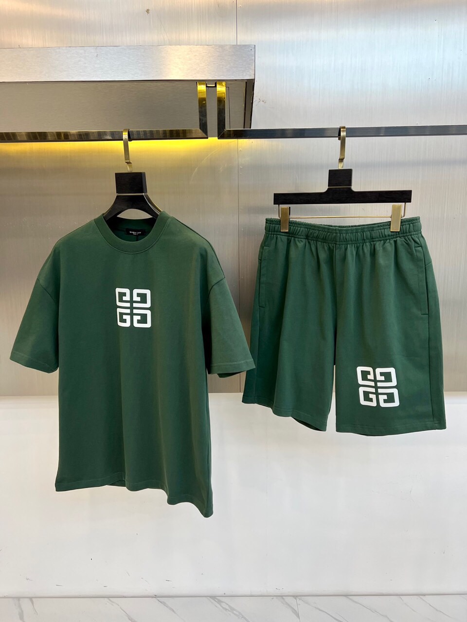 、纪梵希、纯棉套装、定制面料、100%纯棉、上身超然、偏大一码、尺码M-2XL（模特173-140斤上身