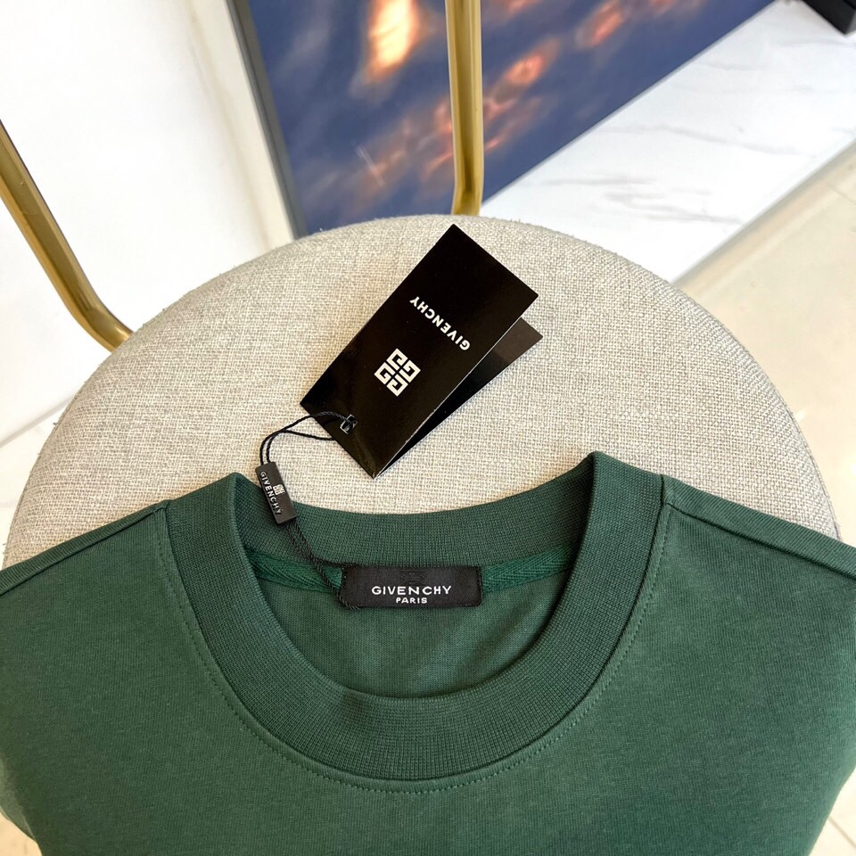 、纪梵希、纯棉套装、定制面料、100%纯棉、上身超然、偏大一码、尺码M-2XL（模特173-140斤上身