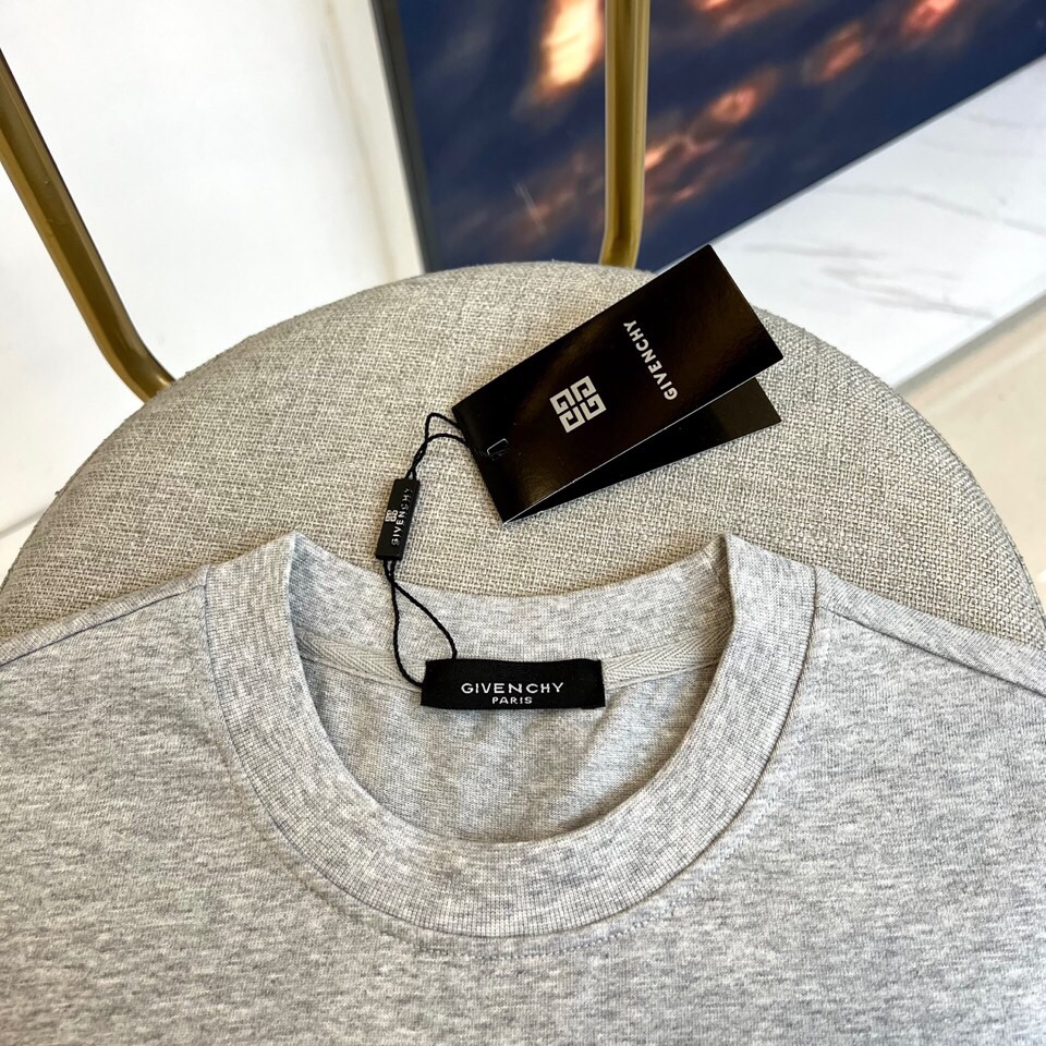 、纪梵希、纯棉套装、定制面料、100%纯棉、上身超然、偏大一码、尺码M-2XL（模特173-140斤上身