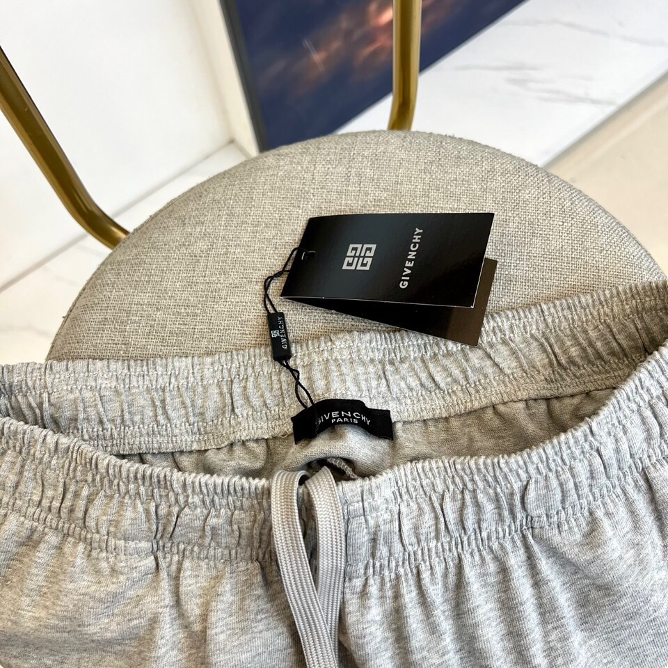 、纪梵希、纯棉套装、定制面料、100%纯棉、上身超然、偏大一码、尺码M-2XL（模特173-140斤上身