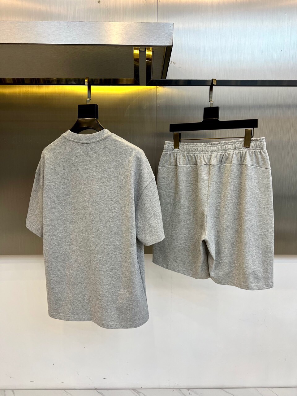 、纪梵希、纯棉套装、定制面料、100%纯棉、上身超然、偏大一码、尺码M-2XL（模特173-140斤上身