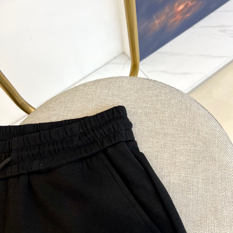 Gucci、25s新款夏季休闲短裤！抽绳刺绣logo设计.简单高级.进口高密棉订制埃及棉面料，手感轻薄透