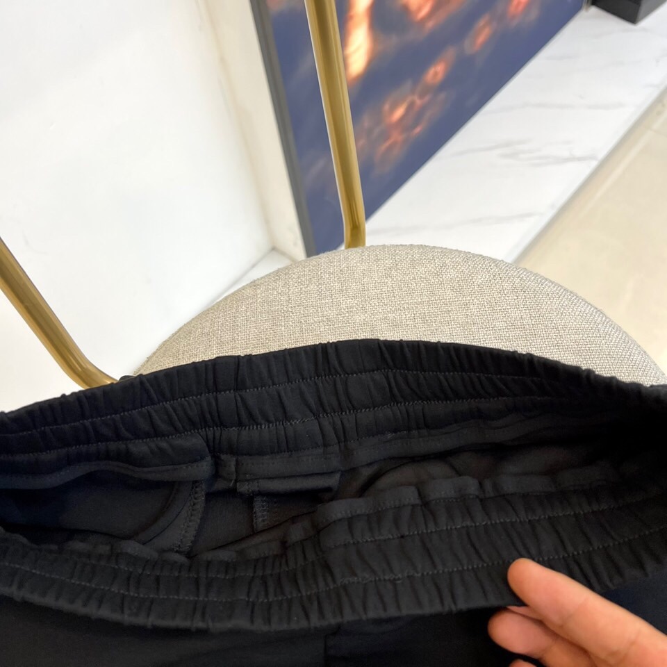 Gucci、25s新款夏季休闲短裤！抽绳刺绣logo设计.简单高级.进口高密棉订制埃及棉面料，手感轻薄透