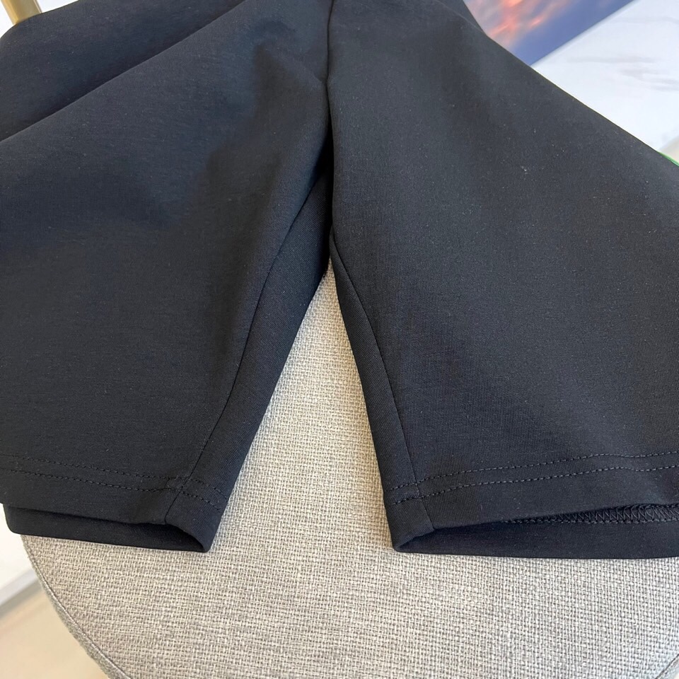 Gucci、25s新款夏季休闲短裤！抽绳刺绣logo设计.简单高级.进口高密棉订制埃及棉面料，手感轻薄透