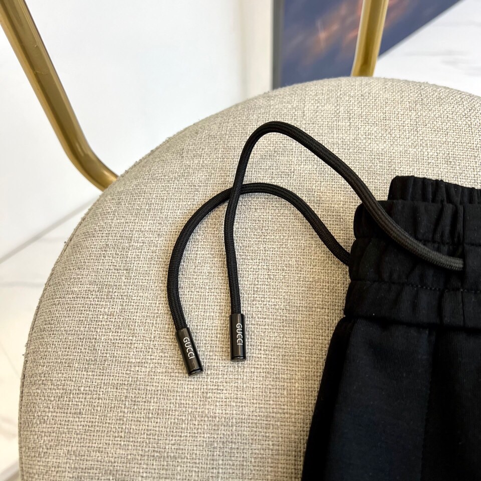 Gucci、25s新款夏季休闲短裤！抽绳刺绣logo设计.简单高级.进口高密棉订制埃及棉面料，手感轻薄透