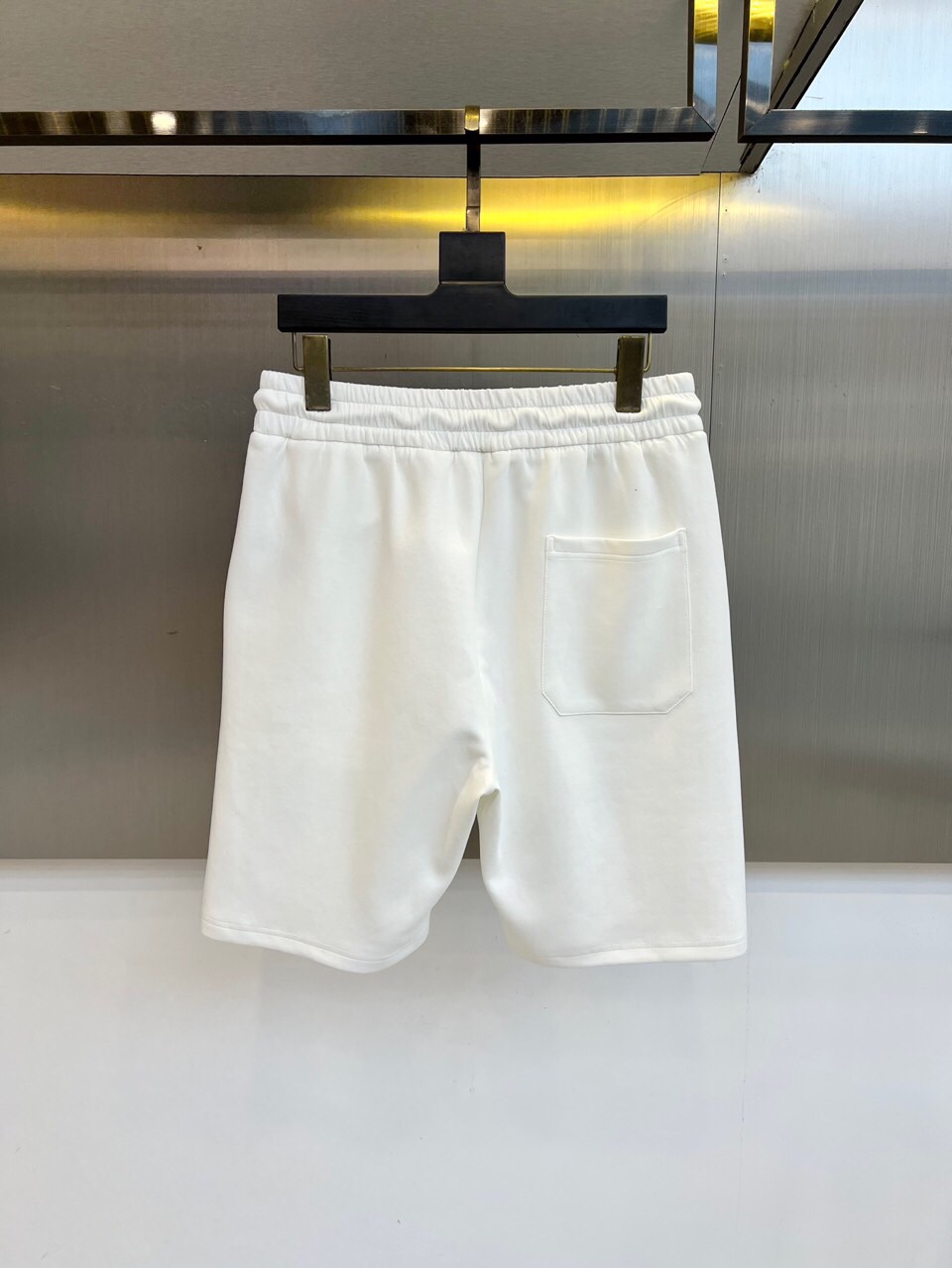 Gucci、25s新款夏季休闲短裤！抽绳刺绣logo设计.简单高级.进口高密棉订制埃及棉面料，手感轻薄透