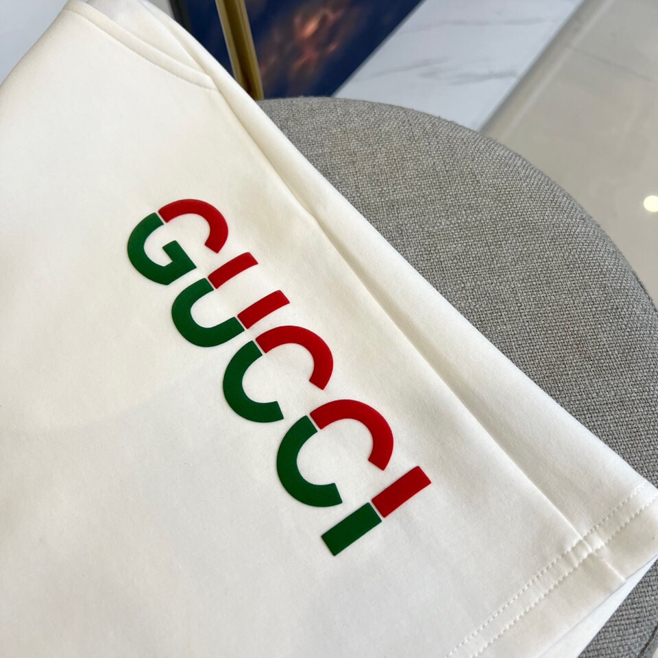 Gucci、25s新款夏季休闲短裤！抽绳刺绣logo设计.简单高级.进口高密棉订制埃及棉面料，手感轻薄透