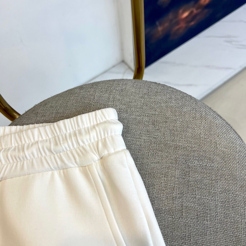 Gucci、25s新款夏季休闲短裤！抽绳刺绣logo设计.简单高级.进口高密棉订制埃及棉面料，手感轻薄透