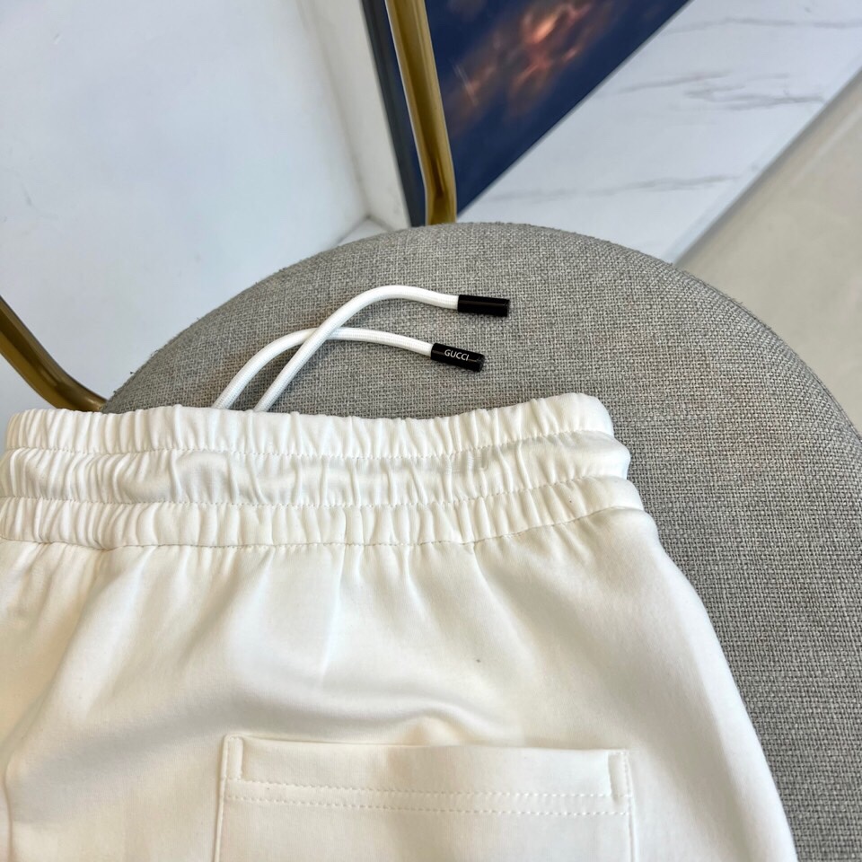 Gucci、25s新款夏季休闲短裤！抽绳刺绣logo设计.简单高级.进口高密棉订制埃及棉面料，手感轻薄透