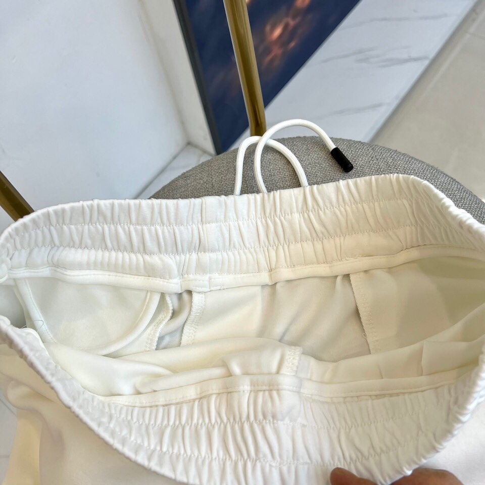 Gucci、25s新款夏季休闲短裤！抽绳刺绣logo设计.简单高级.进口高密棉订制埃及棉面料，手感轻薄透