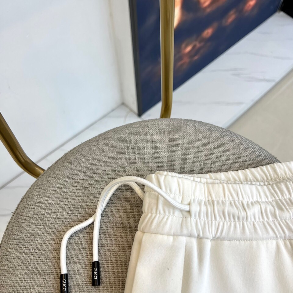 Gucci、25s新款夏季休闲短裤！抽绳刺绣logo设计.简单高级.进口高密棉订制埃及棉面料，手感轻薄透