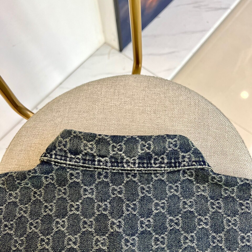 Gucci、2025早秋新品男装牛仔外套，进口yb面料，质感挺阔，手感顺滑，采用顺滑质感构筑雅致运动廓形