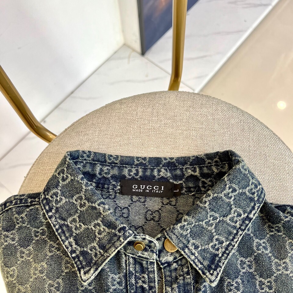 Gucci、2025早秋新品男装牛仔外套，进口yb面料，质感挺阔，手感顺滑，采用顺滑质感构筑雅致运动廓形