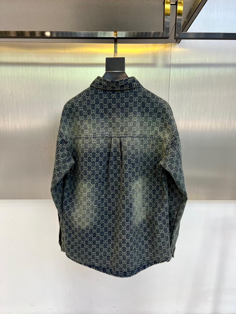 Gucci、2025早秋新品男装牛仔外套，进口yb面料，质感挺阔，手感顺滑，采用顺滑质感构筑雅致运动廓形