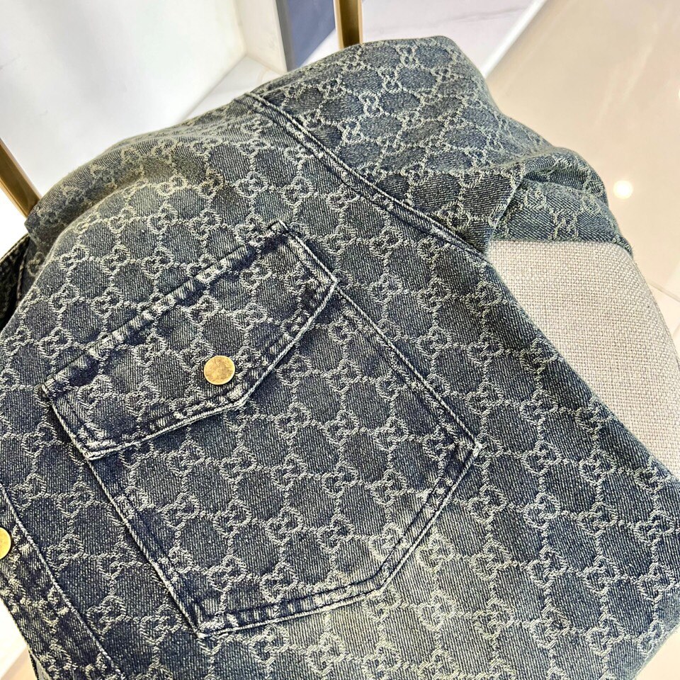 Gucci、2025早秋新品男装牛仔外套，进口yb面料，质感挺阔，手感顺滑，采用顺滑质感构筑雅致运动廓形