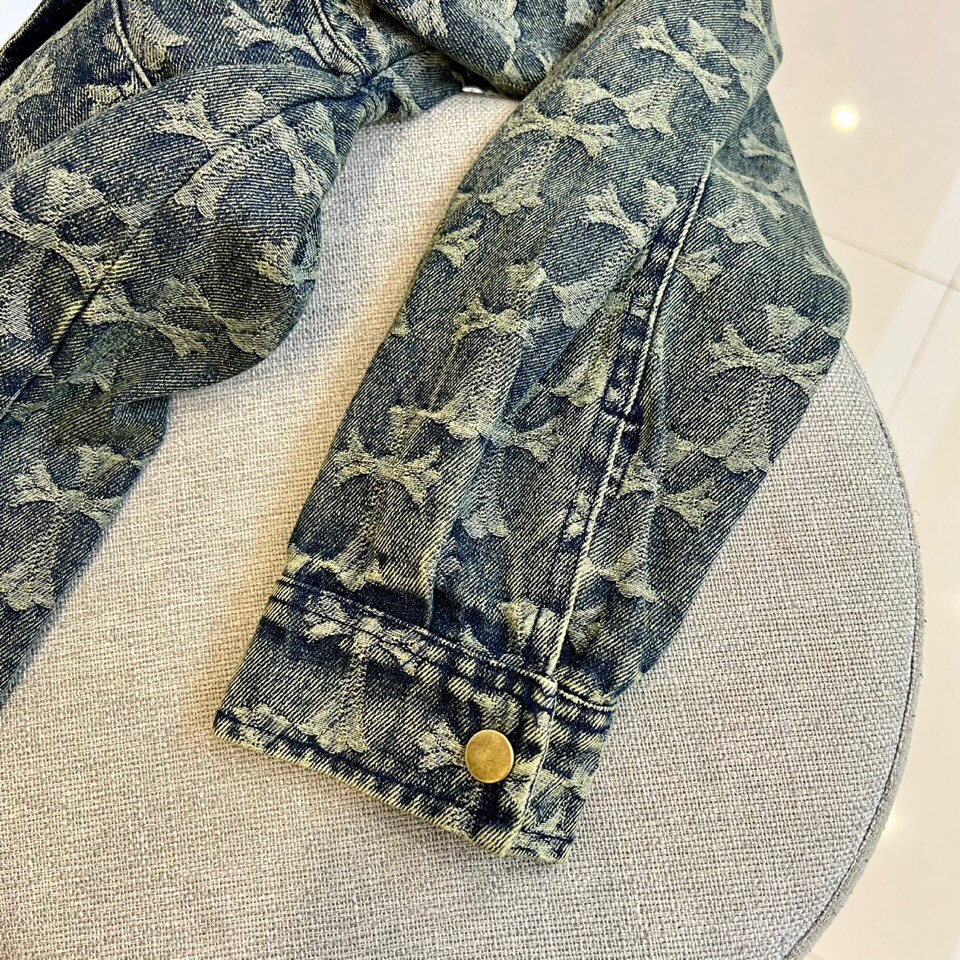 克罗心、2025早秋新品男装牛仔外套，进口yb面料，质感挺阔，手感顺滑，采用顺滑质感构筑雅致运动廓形，纹