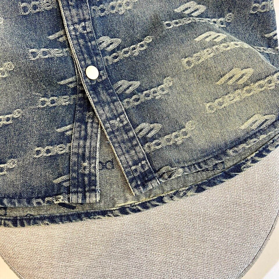 巴黎世家、2025早秋新品男装牛仔外套，进口yb面料，质感挺阔，手感顺滑，采用顺滑质感构筑雅致运动廓形，