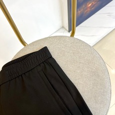 意大利kiton-2025春夏新款男士天丝棉麻休闲裤。独家专供进口原版天丝棉麻面料,透气柔软透气很强,笔 意大利kiton-2025春夏新款男士天丝棉麻休闲裤。独家专供进口原版天丝棉麻面料,透气柔软透气很强,笔
