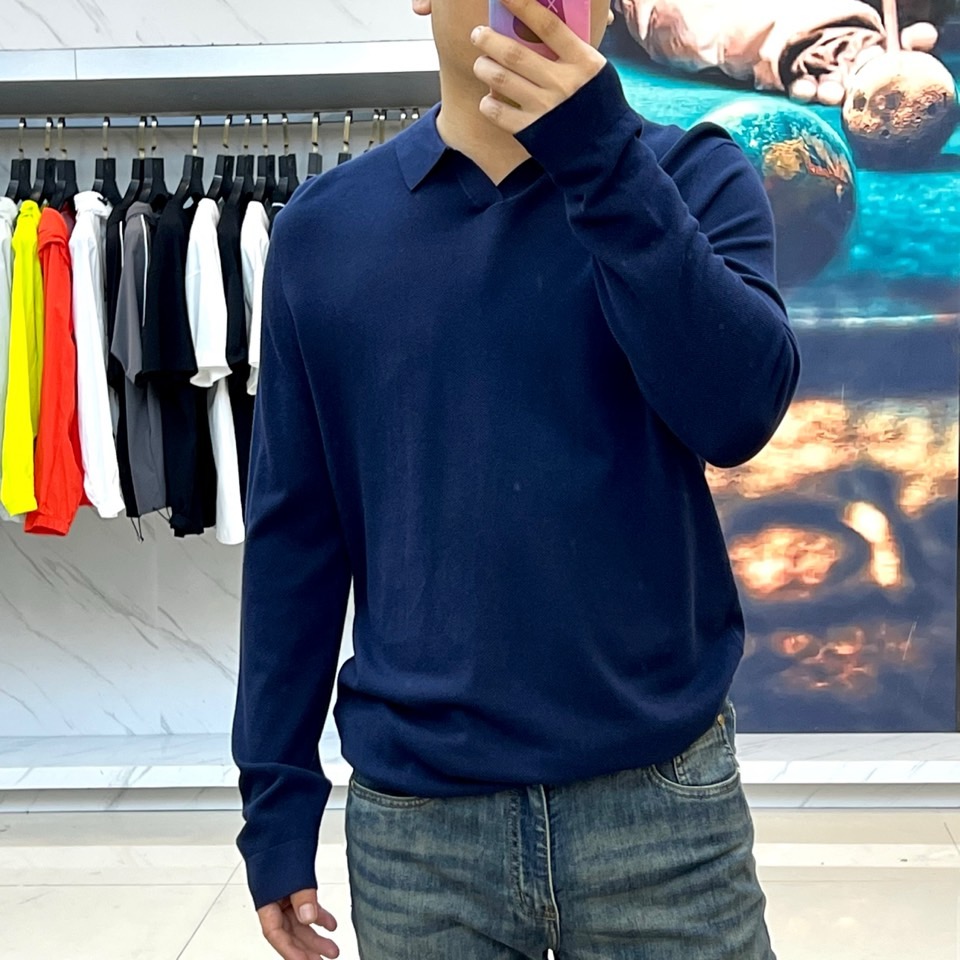 Zegna杰尼亚、2025秋冬新款简约商务休闲无扣翻领长袖男士针织POLO衫。海鸥领的设计理念打破传统固