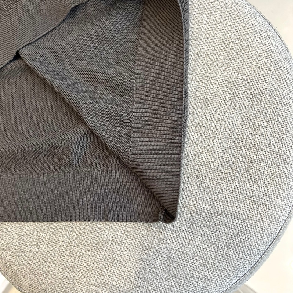 Zegna杰尼亚、2025秋冬新款简约商务休闲无扣翻领长袖男士针织POLO衫。海鸥领的设计理念打破传统固