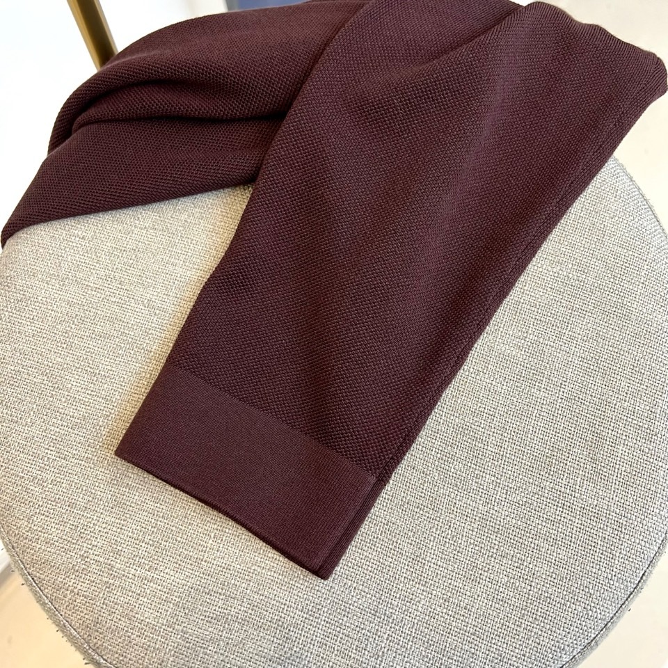 Zegna杰尼亚、2025秋冬新款简约商务休闲无扣翻领长袖男士针织POLO衫。海鸥领的设计理念打破传统固