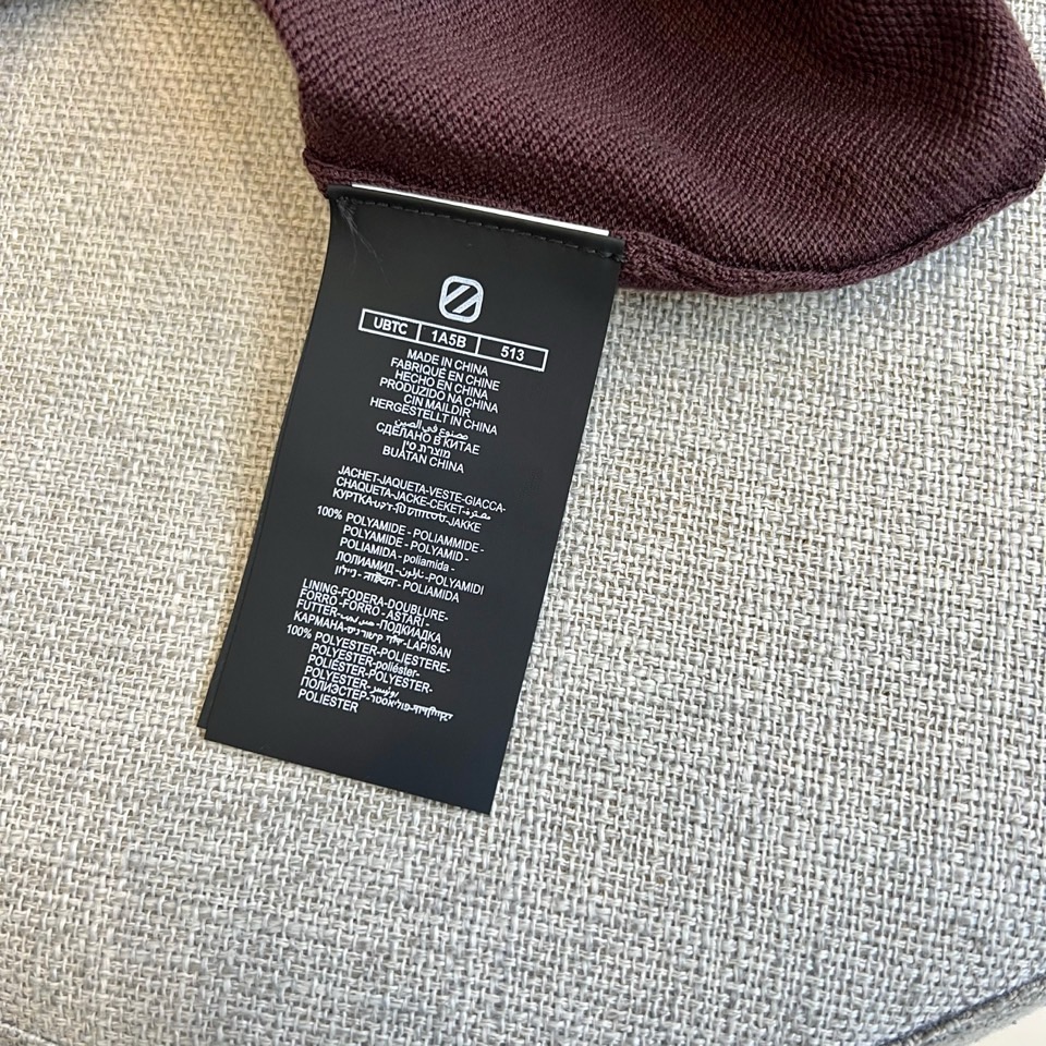 Zegna杰尼亚、2025秋冬新款简约商务休闲无扣翻领长袖男士针织POLO衫。海鸥领的设计理念打破传统固