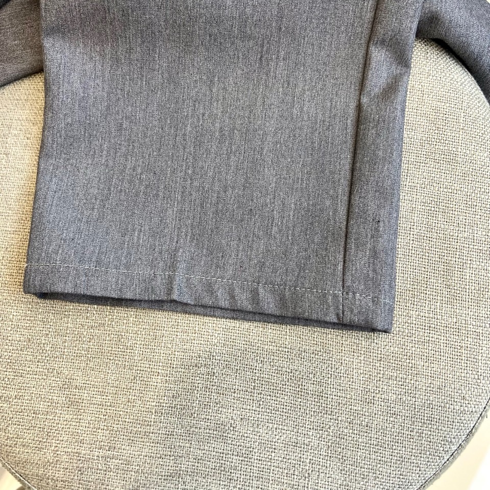 1v、2025秋冬新品发售商务休闲长裤。当经典与匠心相遇，每一处细节皆成为风格的注脚。这款灰色直筒长裤以