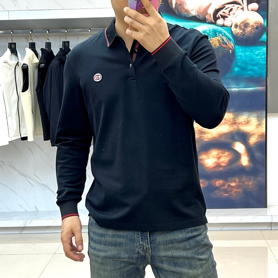 GUCC古驰、2025秋冬装经典长袖Polo衫。以匠心细节重塑现代男士衣橱，诠释低调奢华的日常美学。 ◦