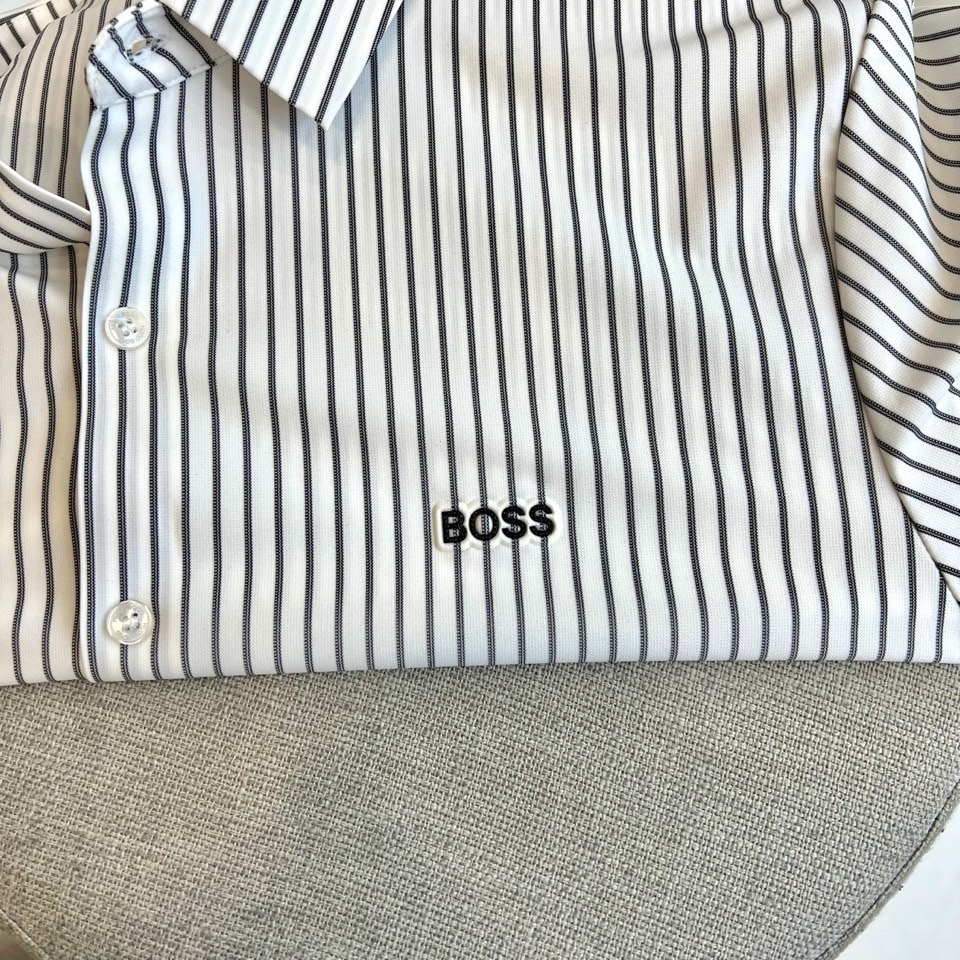 BOSS 、2025秋冬新品男士经典条纹衬衫。以匠心细节诠释现代商务美学，重塑职场精英的日常着装典范1.