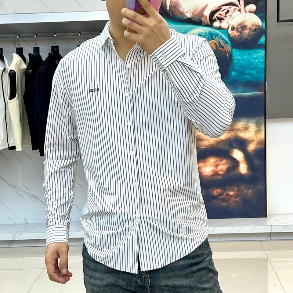 BOSS 、2025秋冬新品男士经典条纹衬衫。以匠心细节诠释现代商务美学，重塑职场精英的日常着装典范1.