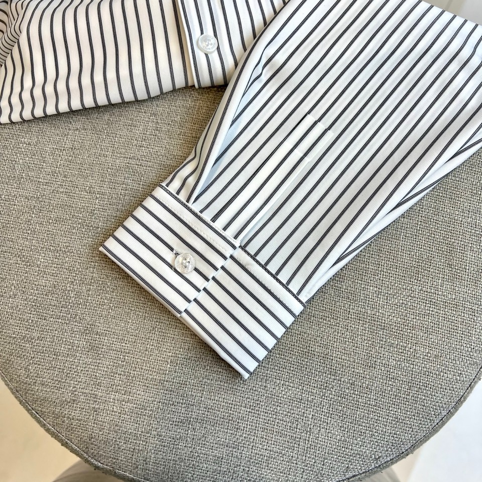 BOSS 、2025秋冬新品男士经典条纹衬衫。以匠心细节诠释现代商务美学，重塑职场精英的日常着装典范1.