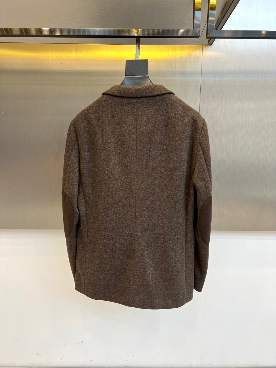 ZEGNA杰尼亚、2025秋冬新品西装外套。诠释现代绅士的从容姿态，重塑职场与生活的着装艺术1. 卓越面