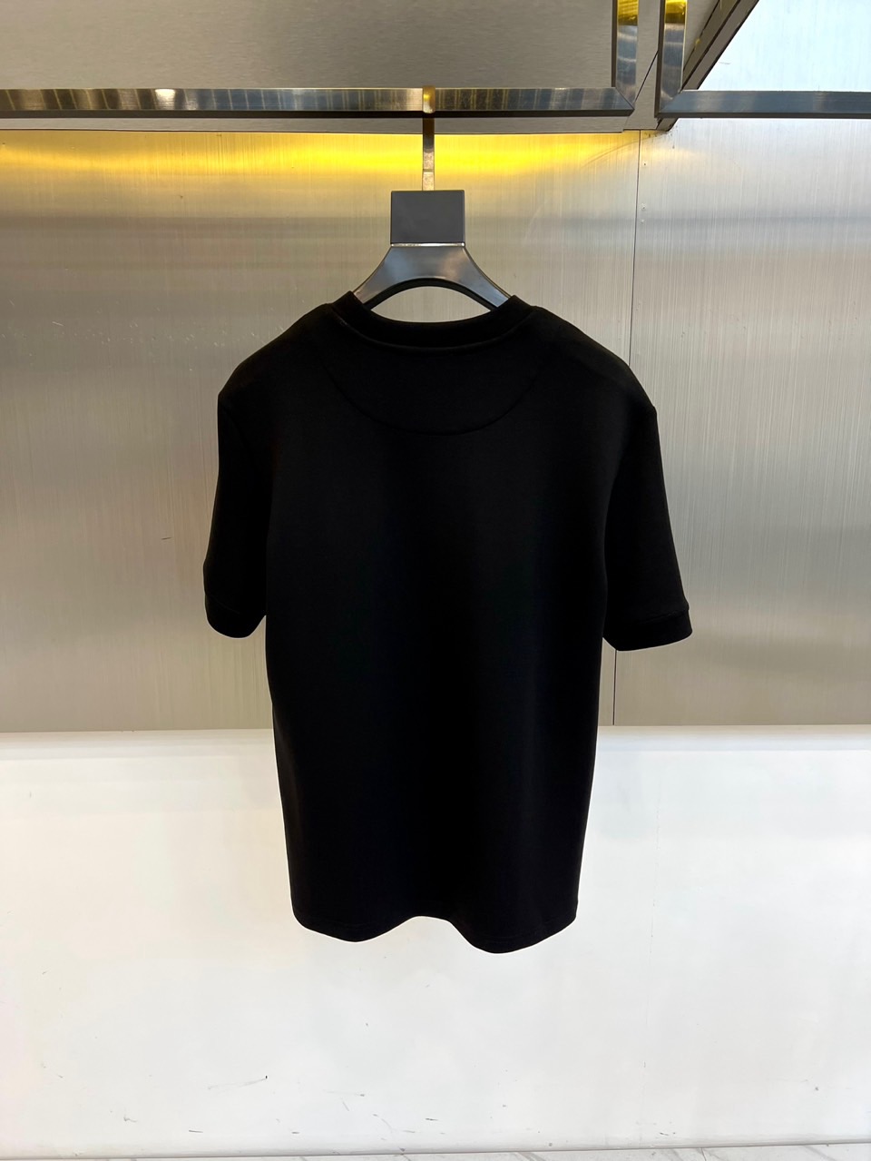 H爱马仕、25s秋冬新品空气层中袖体恤。选用240克重兰精天丝柔感空气棉，结合绿色环保再生纤维，氨纶的混