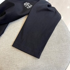 Brunello Cucinelli 2025秋冬系列。延续BC标志性的精湛工艺。2025秋冬系列以温润 Brunello Cucinelli 2025秋冬系列。延续BC标志性的精湛工艺。2025秋冬系列以温润