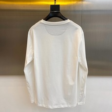 Brunello Cucinelli 2025秋冬系列。延续BC标志性的精湛工艺。2025秋冬系列以温润 Brunello Cucinelli 2025秋冬系列。延续BC标志性的精湛工艺。2025秋冬系列以温润