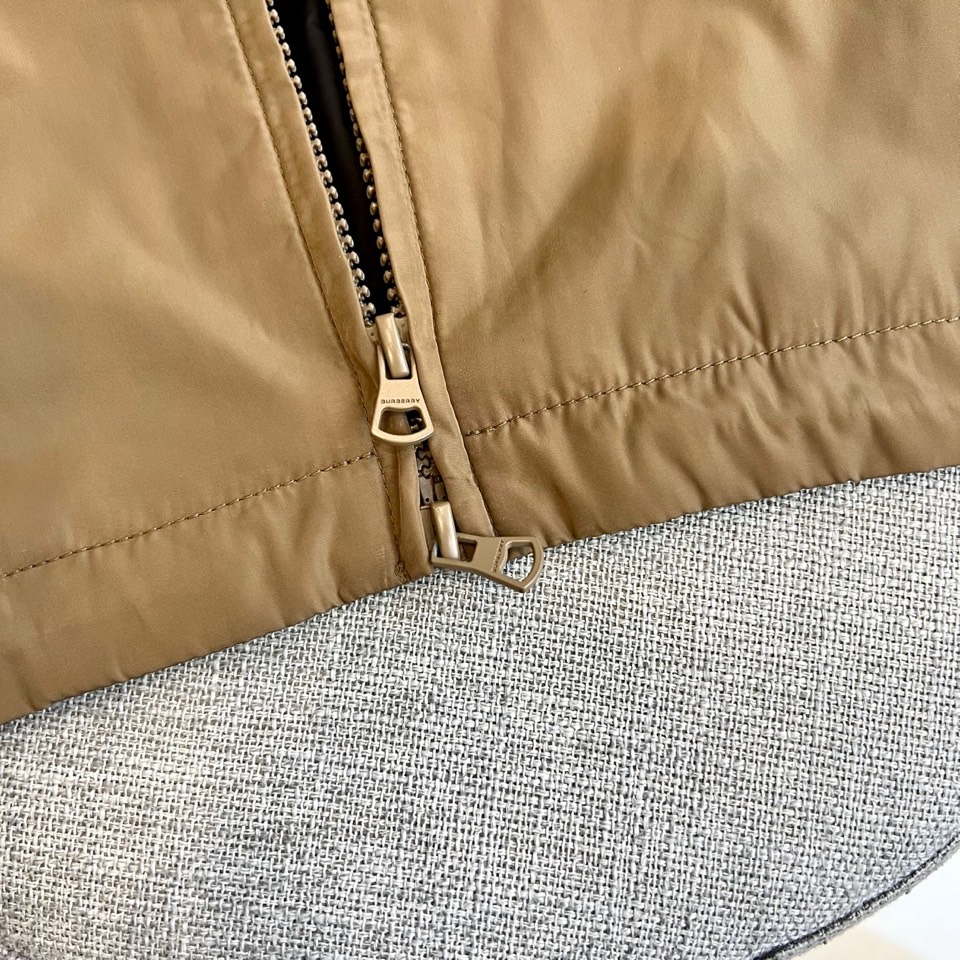 Bur巴宝莉、2025s，B家新款战马连帽夹克。最近比较火热的环保聚酯纤维记忆面料制作而成，高端户外运动