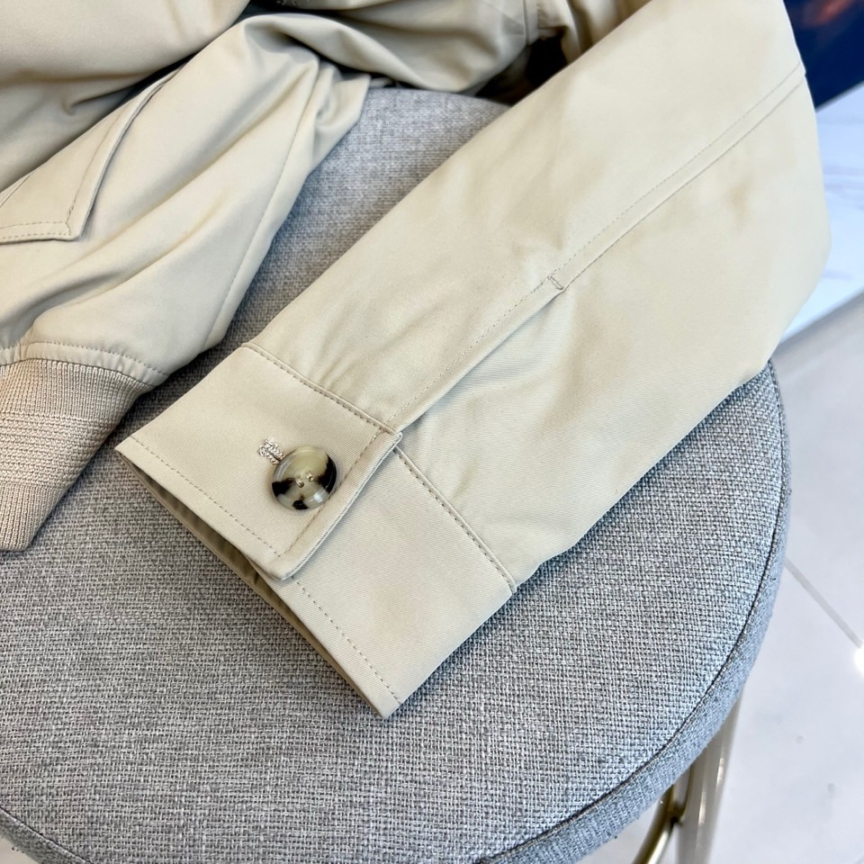 Bur巴宝莉、25FW秋冬男装 嘎巴甸哈林顿外套，夹棉/薄棉。哈林顿外套，选用意大利精纺棉质嘎巴甸面料打