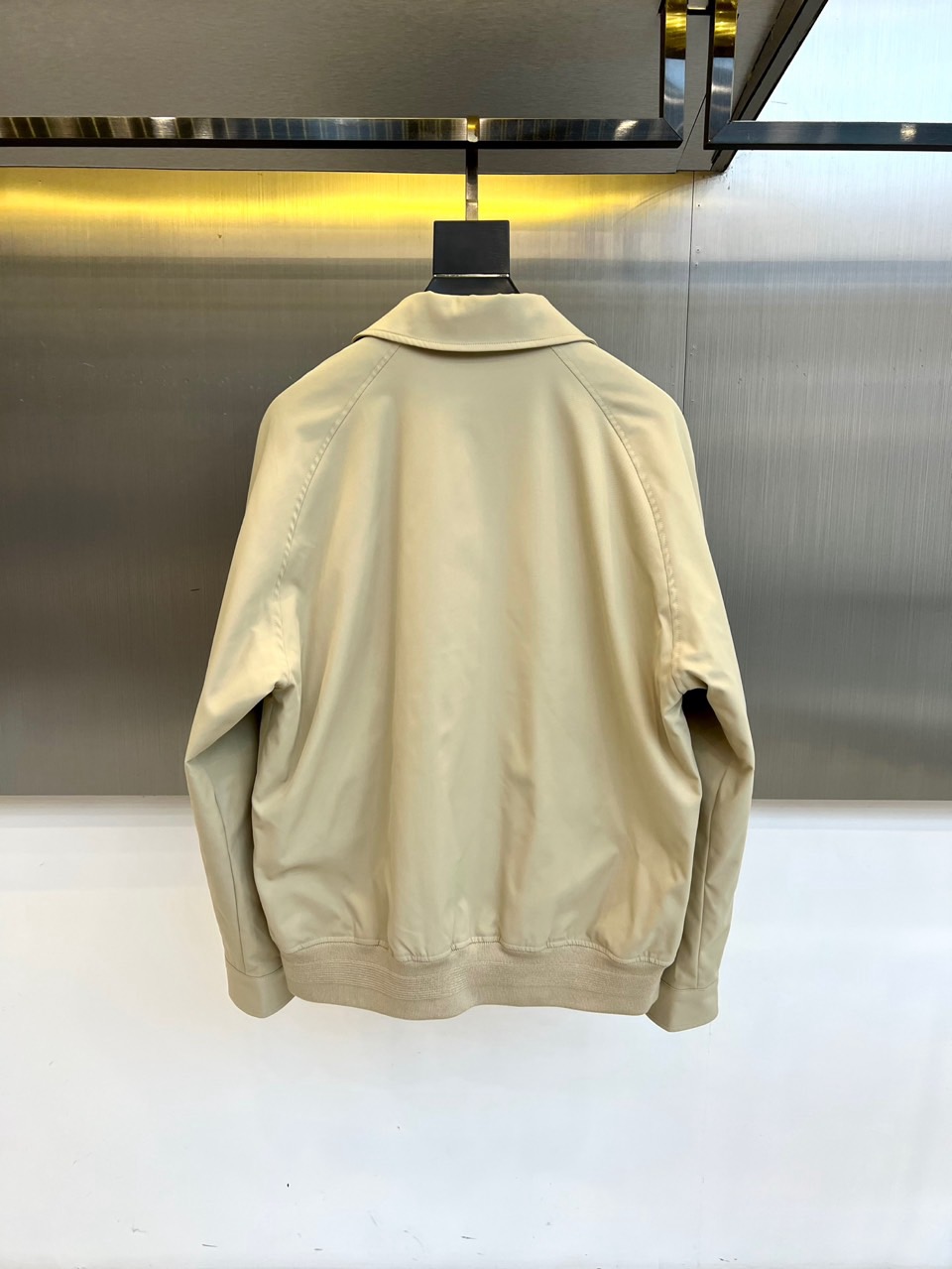 Bur巴宝莉、25FW秋冬男装 嘎巴甸哈林顿外套，夹棉/薄棉。哈林顿外套，选用意大利精纺棉质嘎巴甸面料打