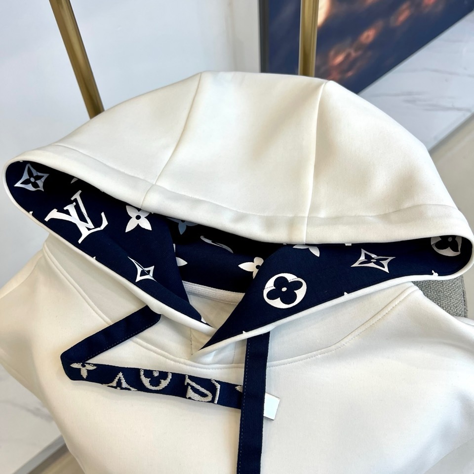 1v、25AW秋季新款复合空气棉连帽休闲套头卫衣，选用客供进口空气棉材质，以新型复合高水准纺织技术编织，