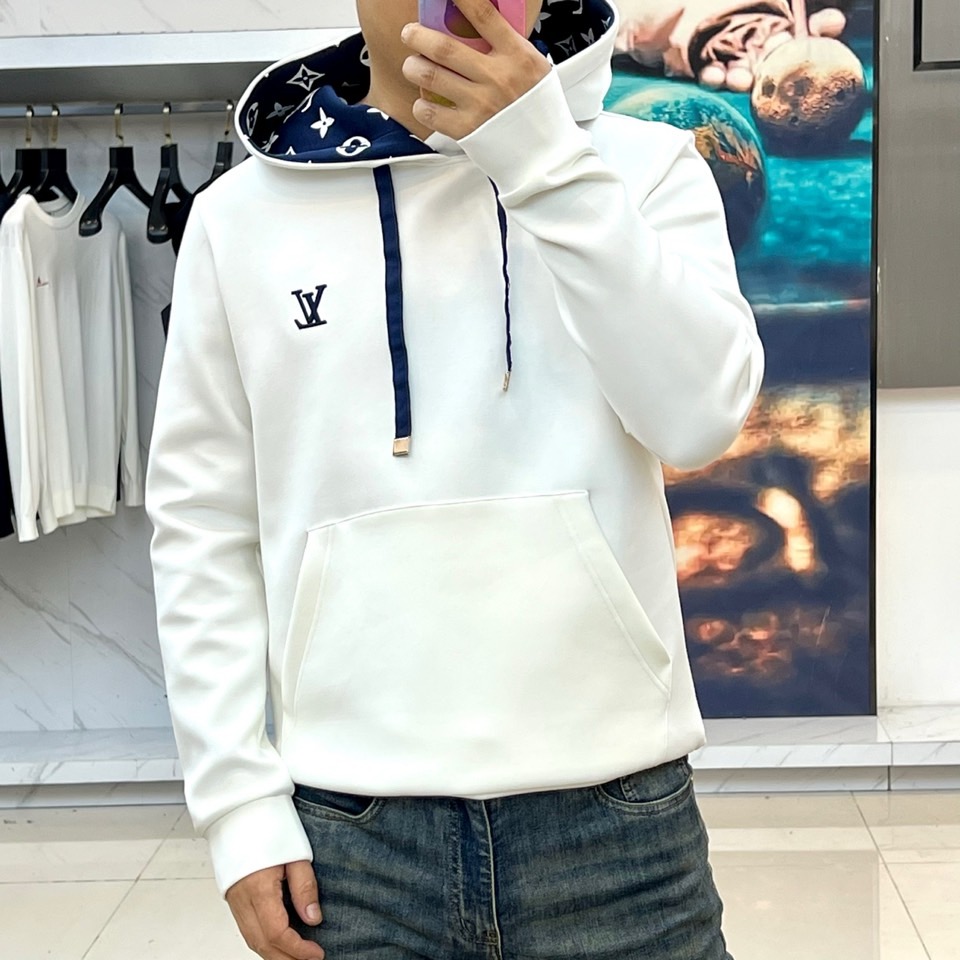 1v、25AW秋季新款复合空气棉连帽休闲套头卫衣，选用客供进口空气棉材质，以新型复合高水准纺织技术编织，